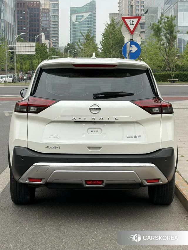 Nissan Qijun 2022 Белый из Китая