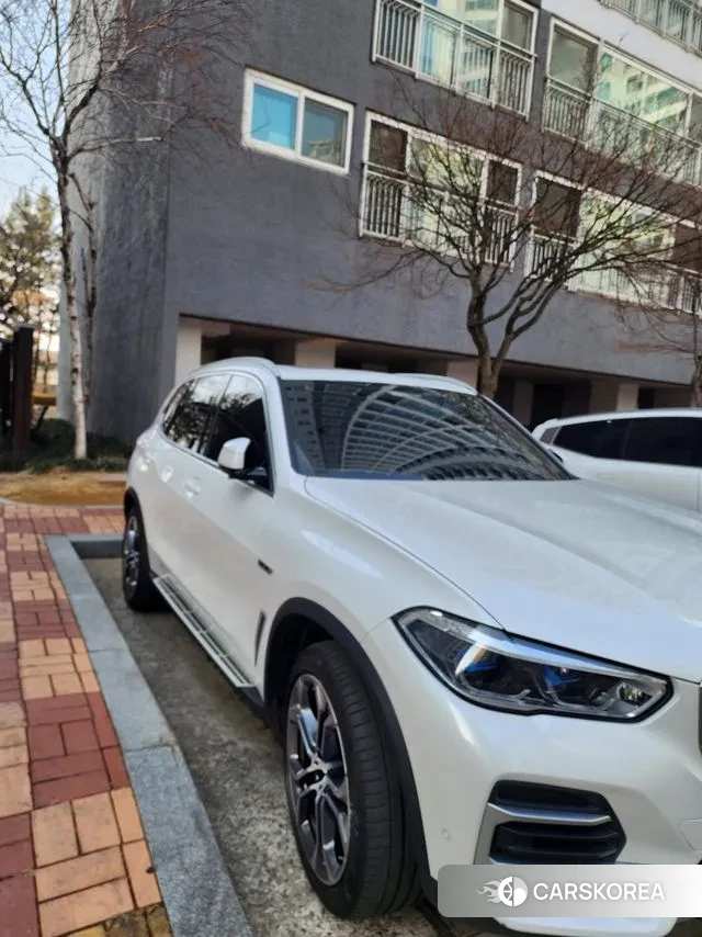 BMW X5 (G05) 2022 Жемчужный цвет из Кореи