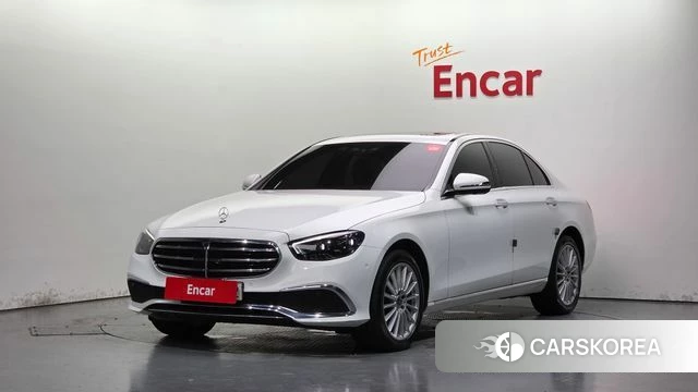 Mercedes-Benz E-Class W213 2023 Белый из Кореи