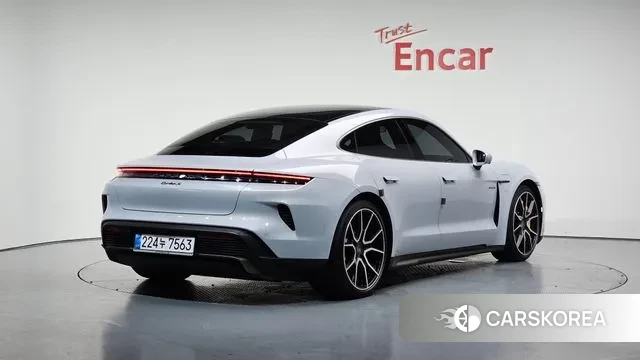 Porsche Taycan 2024 Светло-серебряный цвет из Кореи
