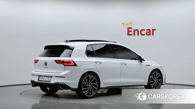 Volkswagen Golf 8th Generation 2024 Белый из Кореи