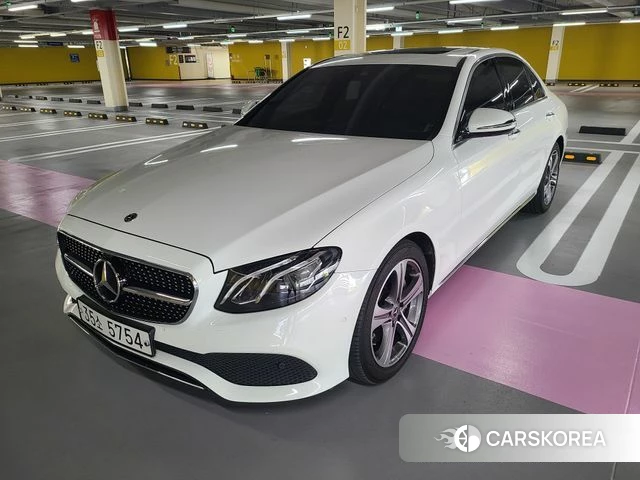 Mercedes-Benz E-Class W213 2018 Белый из Кореи