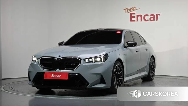 BMW M5 (G90) 2025 Серебристо-серый из Кореи