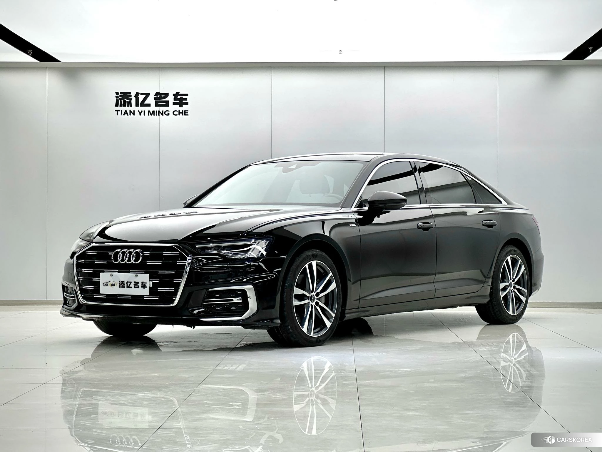 Audi A6L 2022 Черный из Китая