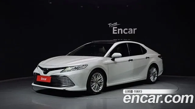 Toyota Camry (XV70) 2018 Белый из Кореи