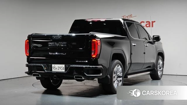 GMC Sierra 2023 Черный из Кореи