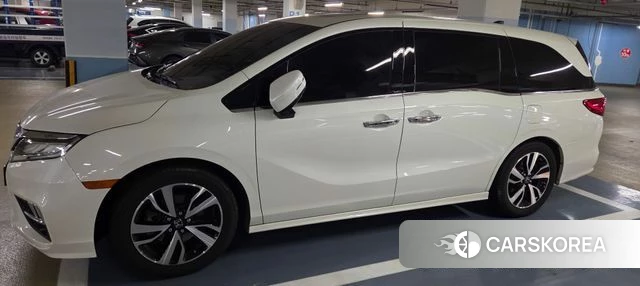 Honda Odyssey 2019 Белый из Кореи