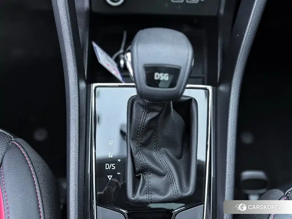 Skoda Karoq 2022 Белый из Китая