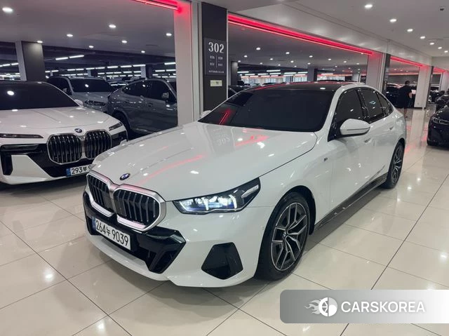BMW 5 Series (G60) 2024 Белый из Кореи