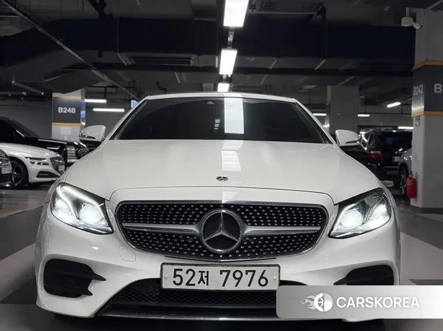 Mercedes-Benz E-Class W213 2018 Белый из Кореи