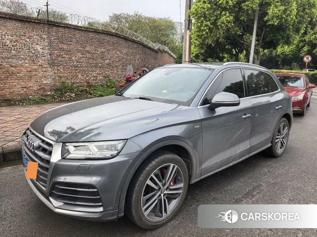 Audi Q5L 2021 Темно-серый из Китая