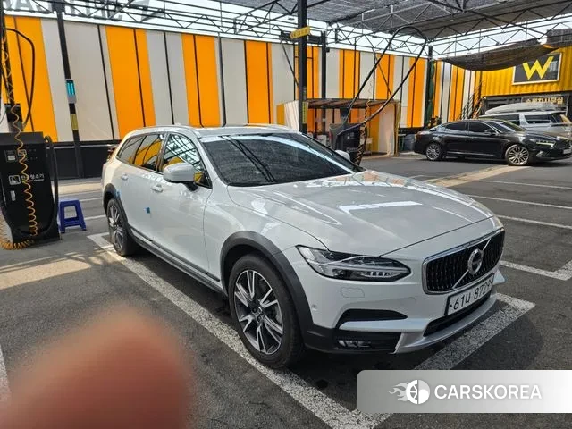 Volvo V90 Cross-Country 2018 Белый из Кореи