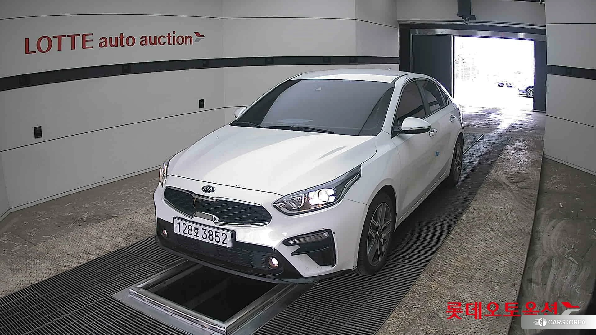 Kia K3 2020 Snow White Pearl из Кореи