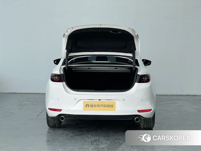 Mazda 3 Angkesaila 2022 Белый из Китая