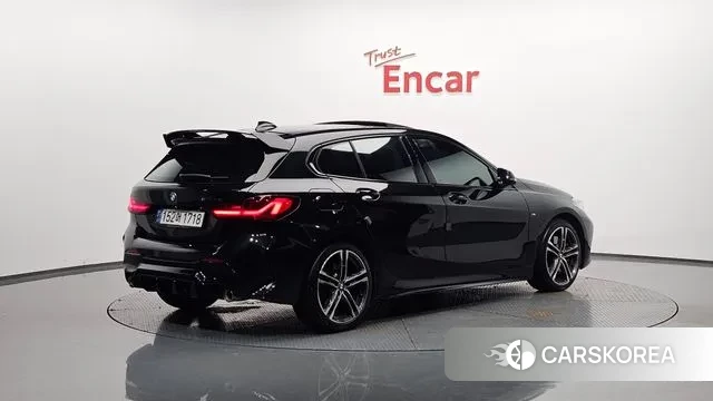 BMW 1 Series (F40) 2021 Черный из Кореи