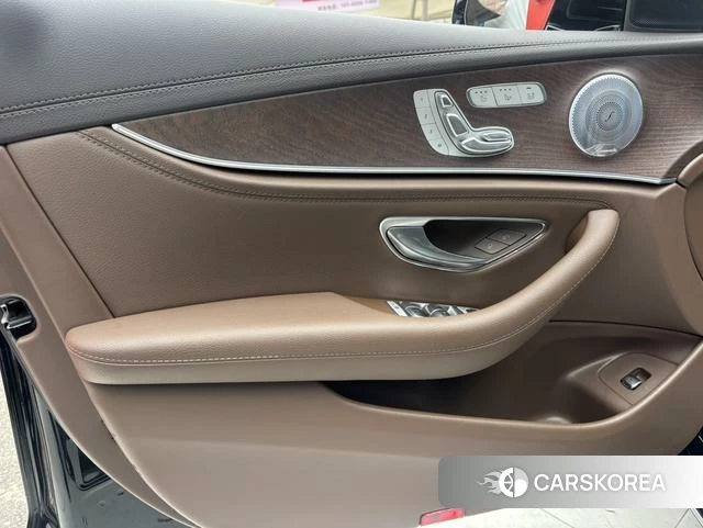 Mercedes-Benz E-class 2021 Черный из Китая