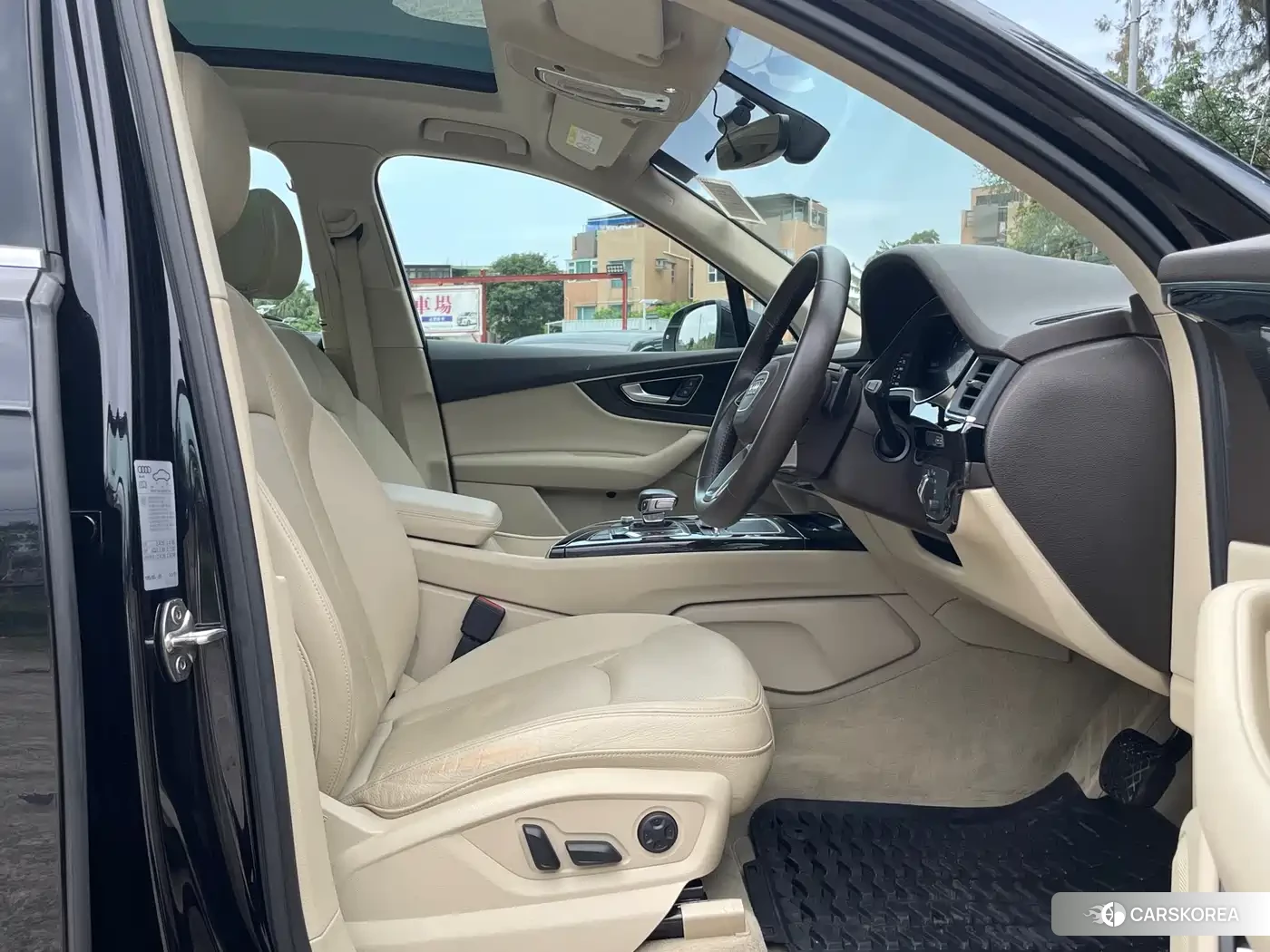 Audi Q7 2019 Черный из Китая