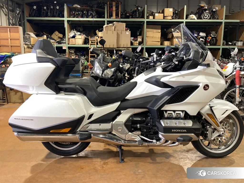 Проданный Honda GL1800 TOUR DCT 2021 из Японии