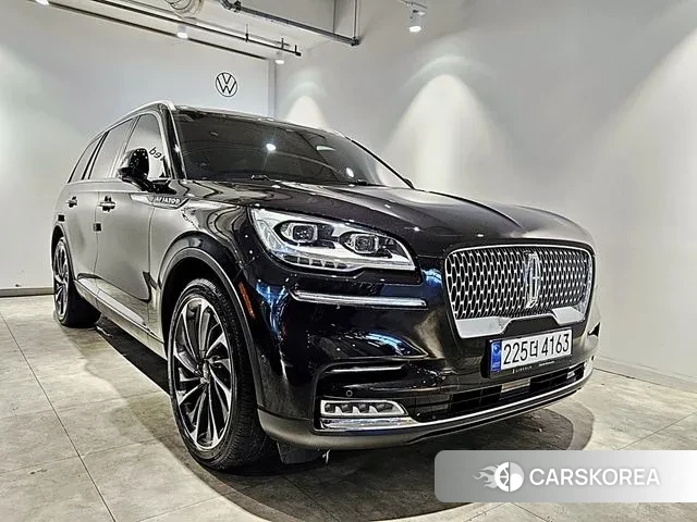 Lincoln Aviator 2nd generation 2023 Черный из Кореи