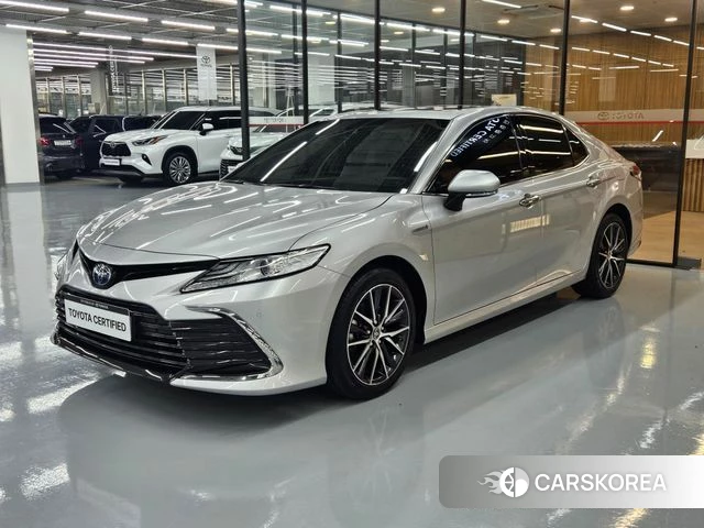 Toyota Camry (XV70) 2023 Серебряный из Кореи