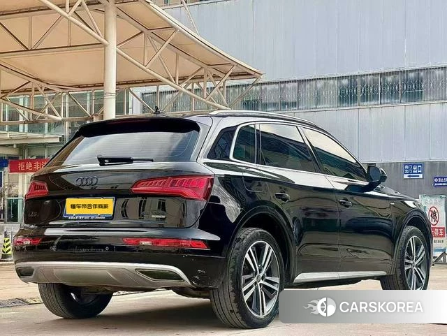Audi Q5L 2019 Черный из Китая