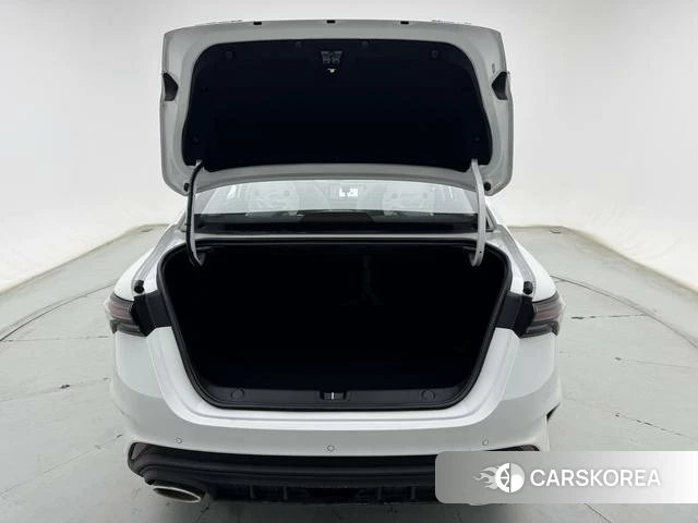 Geely Automobile Binrui 2026 Белый из Китая