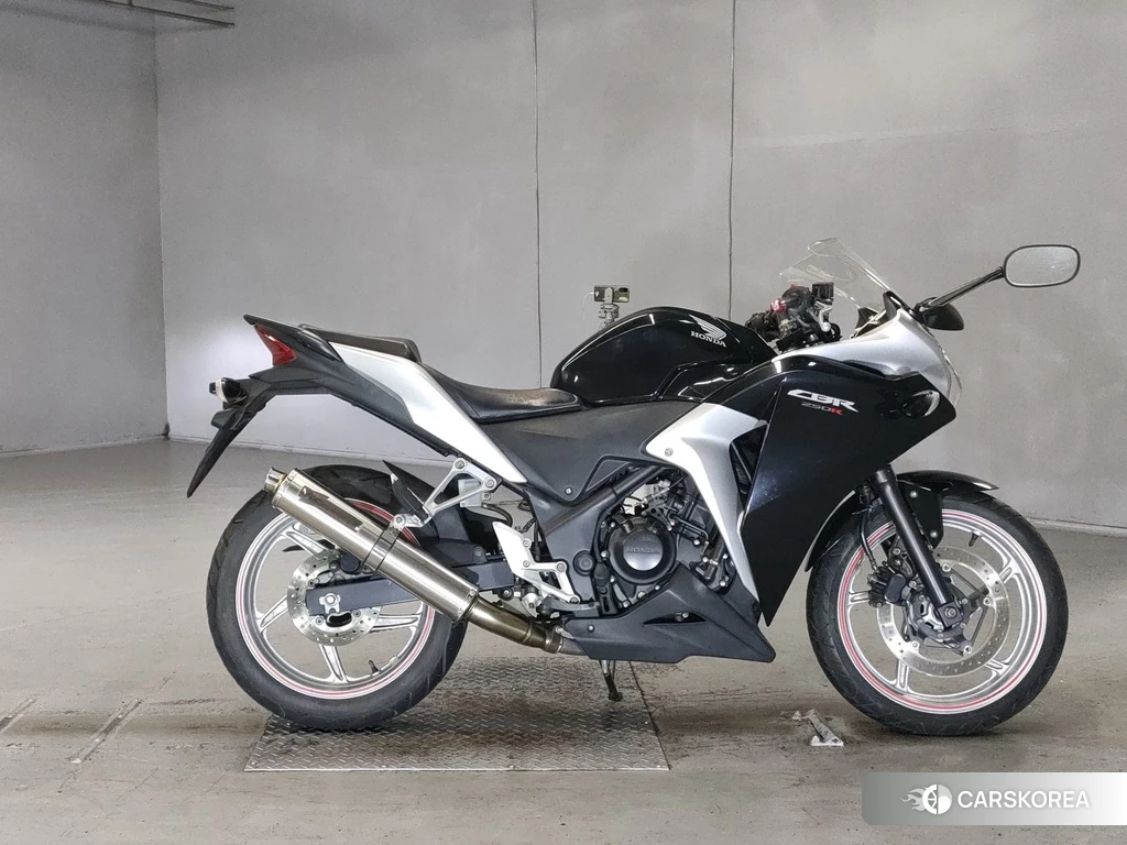 Проданный Honda CBR250R 2011 из Японии