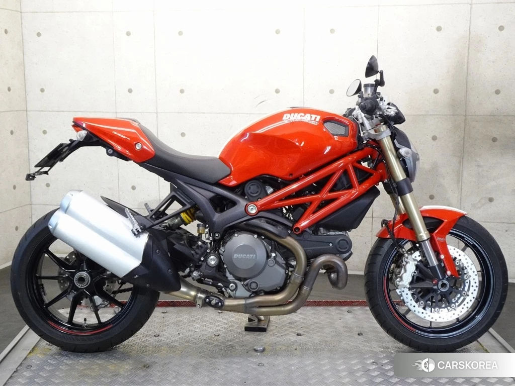 Проданный Ducati MONSTER 1100 EVO 2012 из Японии
