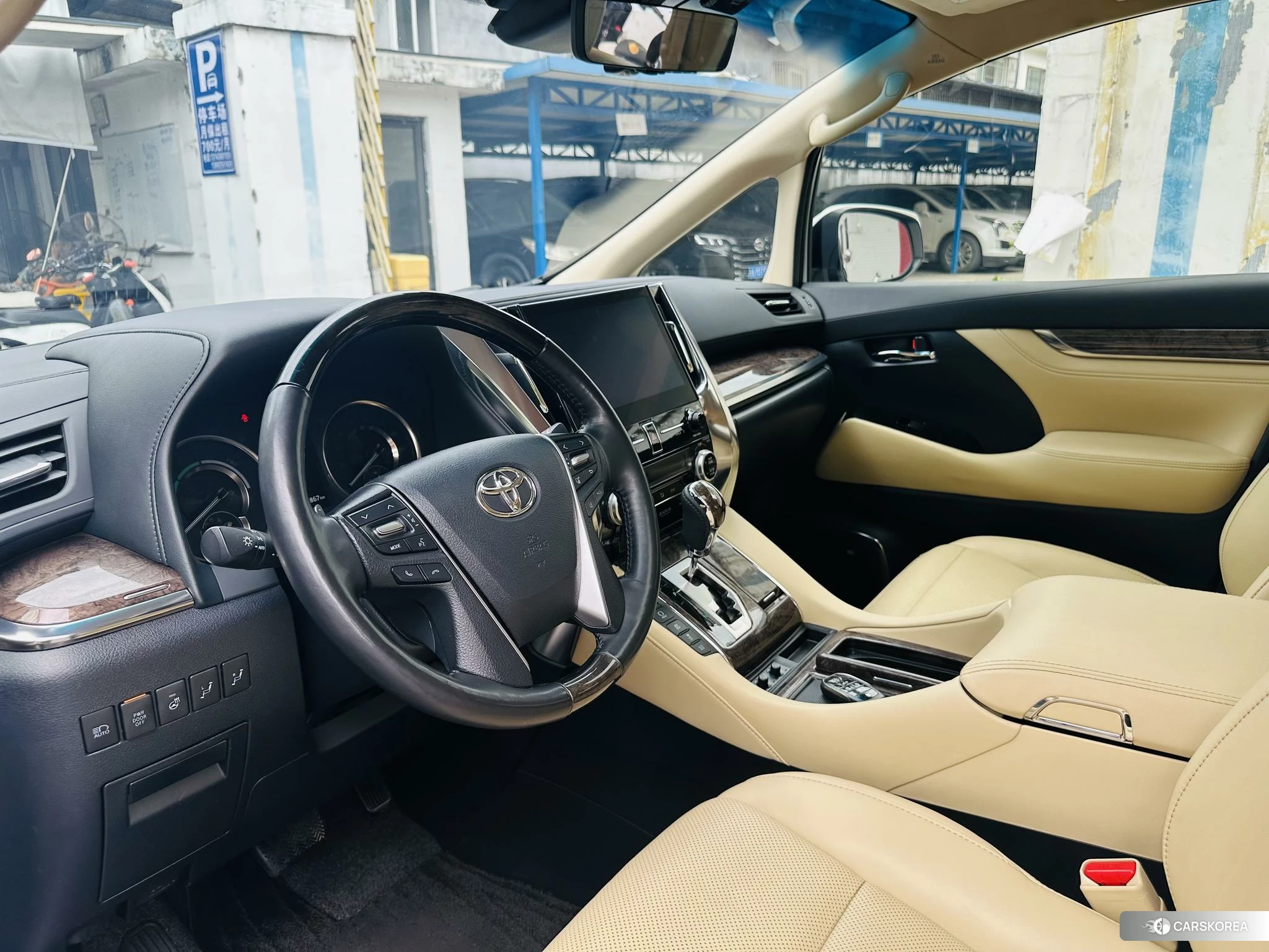 Toyota Elfa 2021 Белый из Китая