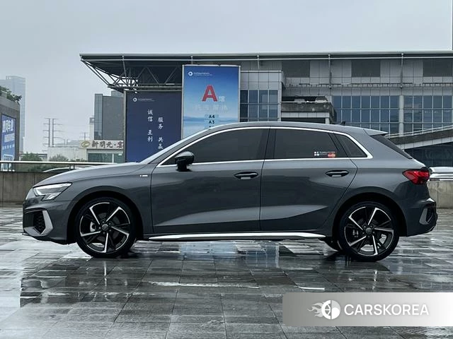 Audi A3 2021 Темно-серый из Китая
