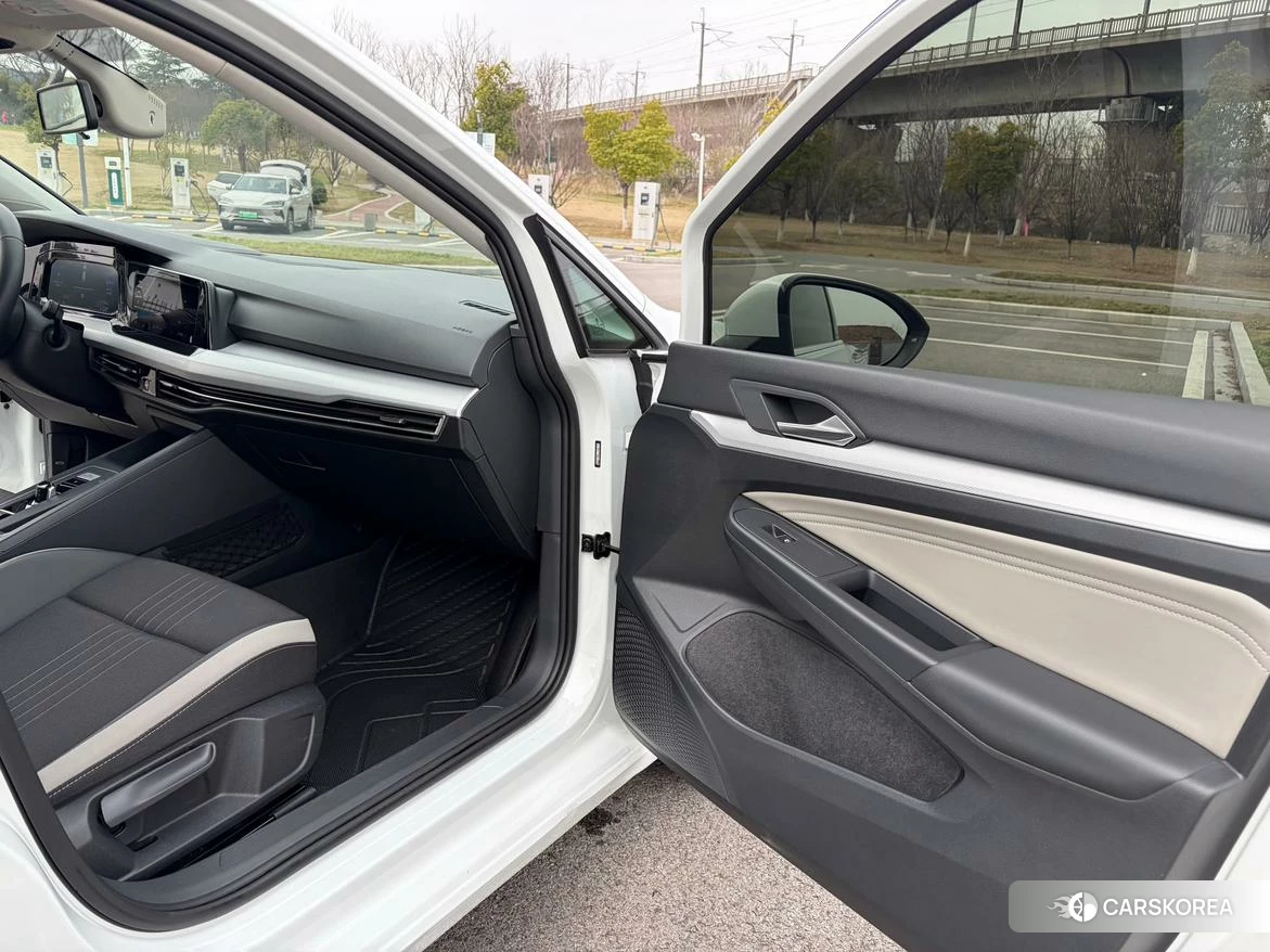 Volkswagen Golf 2022 Белый из Китая
