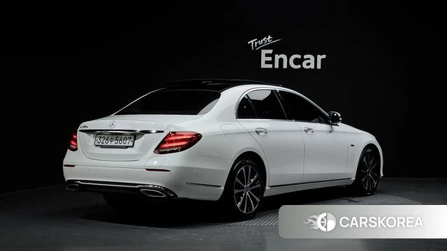 Mercedes-Benz E-Class W213 2019 Белый из Кореи