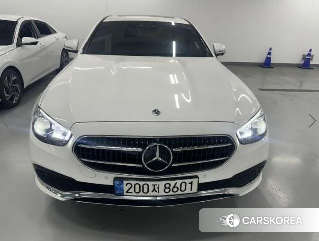 Mercedes-Benz E-Class W213 2022 Белый из Кореи