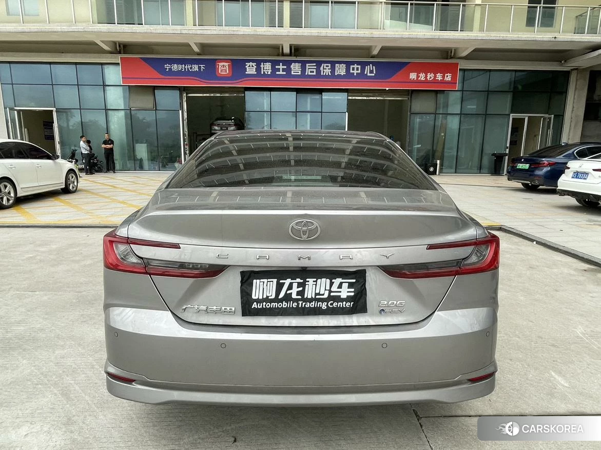 Toyota Camry 2024 Серебристо-серый из Китая
