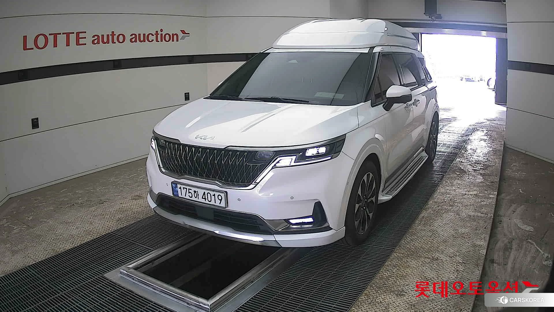 Kia Carnival Hairimujin 2023 Белый из Кореи