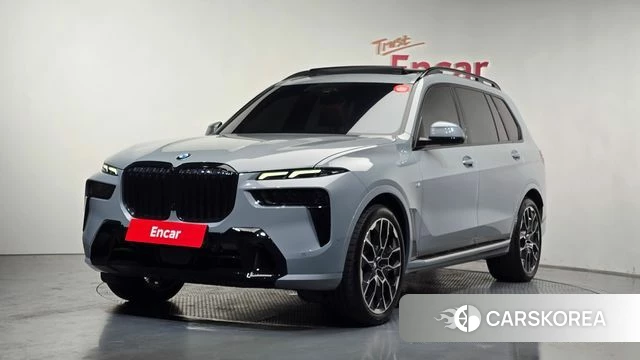 BMW X7 (G07) 2024 Светло-серебряный цвет из Кореи