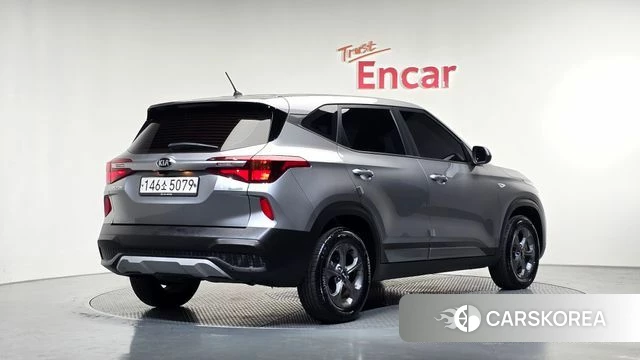 Kia Seltos 2019 Серебристо-серый из Кореи