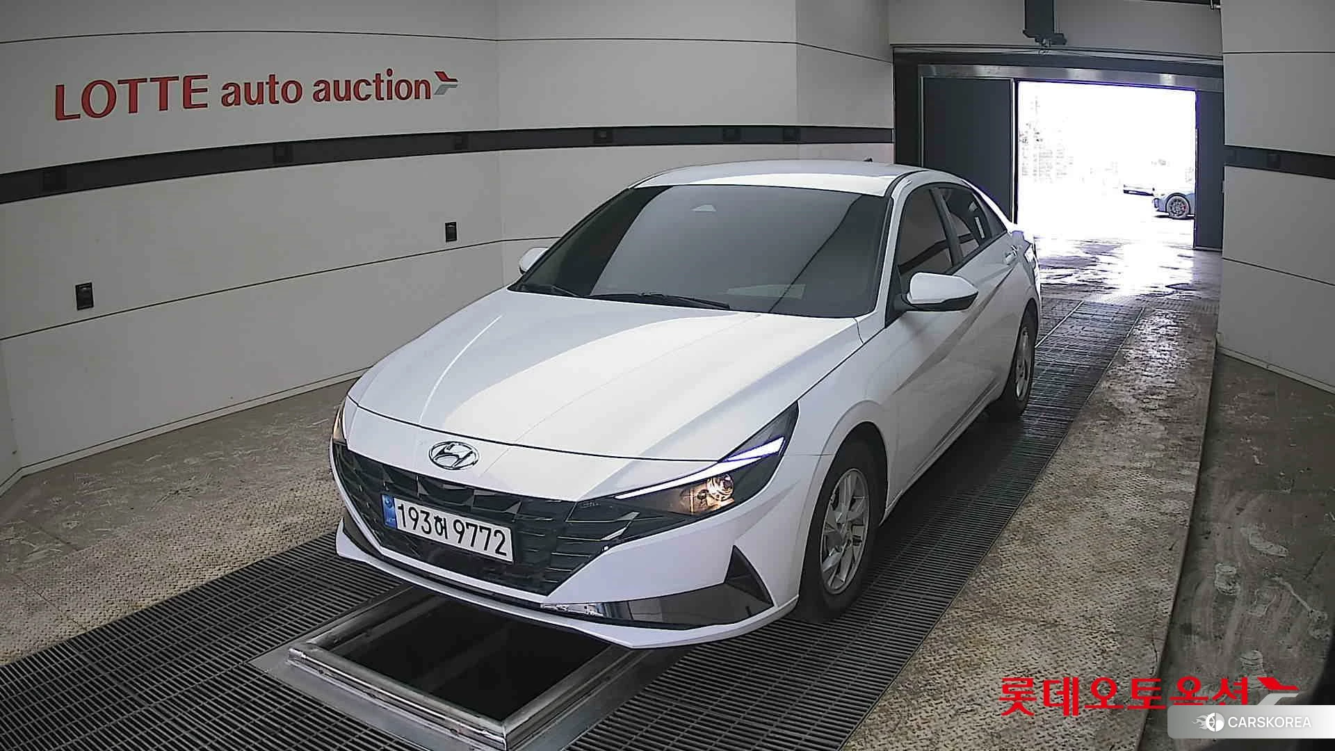 Hyundai Avante 2023 Polar White из Кореи