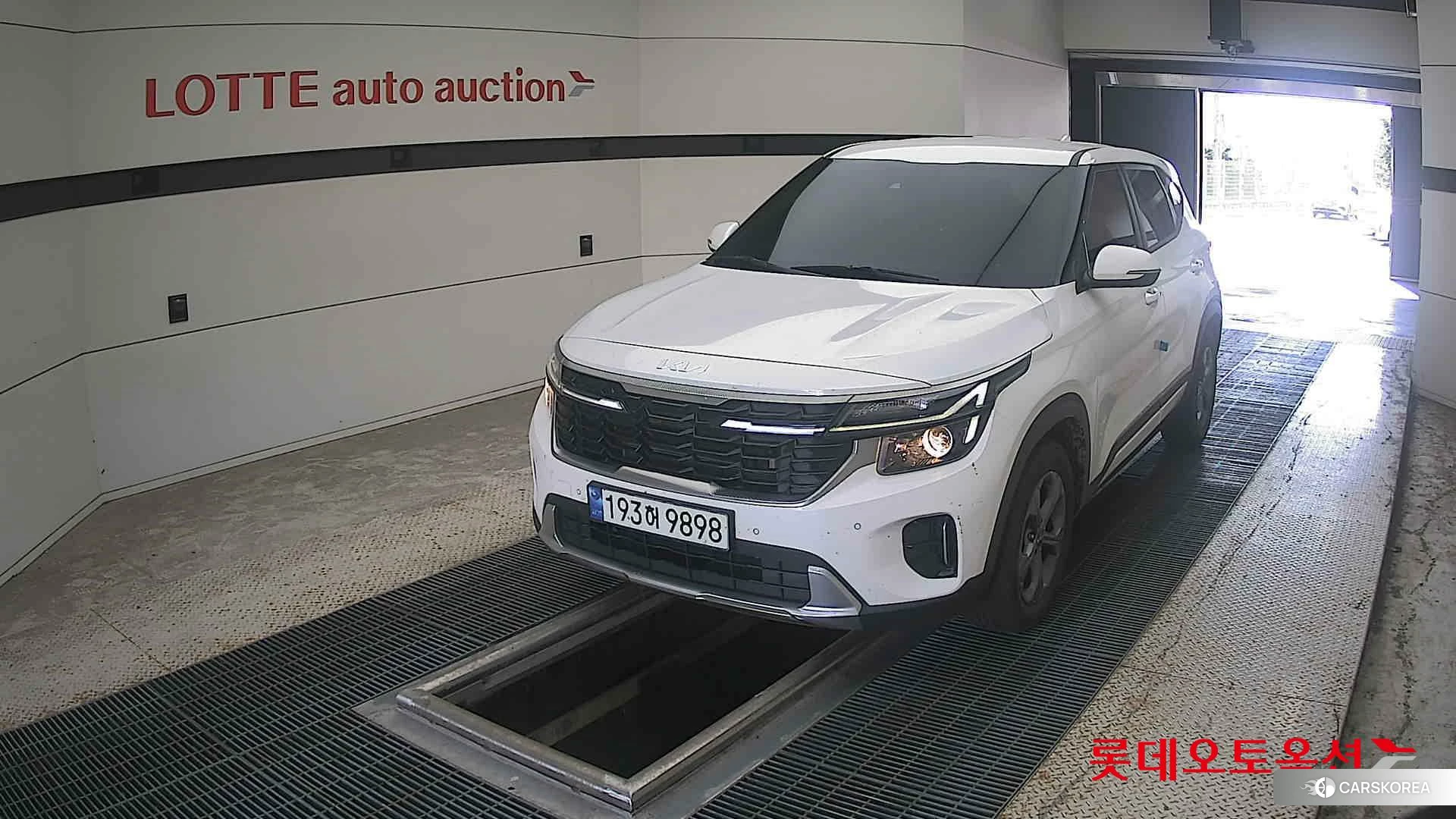 Kia Seltos 2023 Snow White Pearl (optional) из Кореи