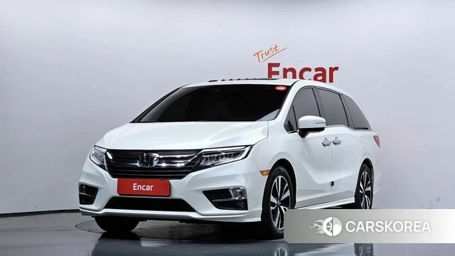 Honda Odyssey 2018 Белый из Кореи