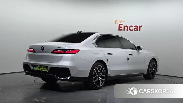 BMW 7 Series (G70) 2024 Белый из Кореи