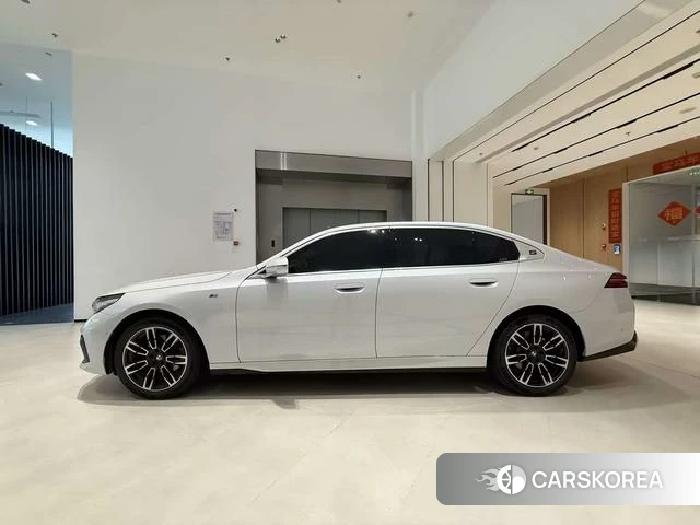 BMW 5 series 2024 Белый из Китая