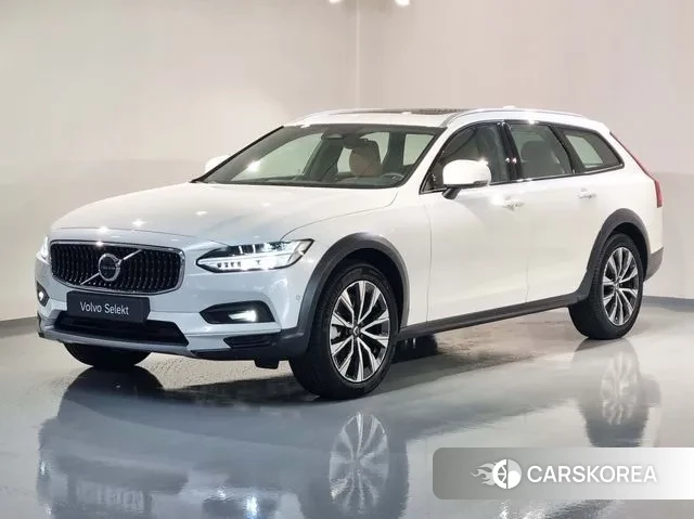 Volvo V90 Cross-Country 2025 Белый из Кореи