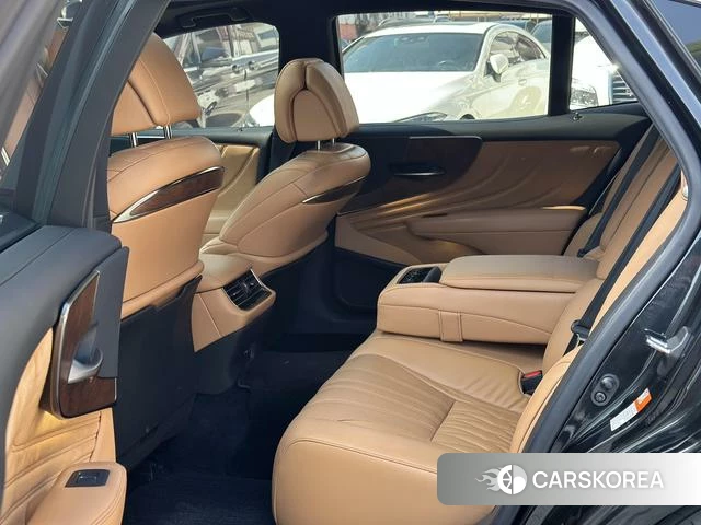 Lexus LS 2022 Черный из Китая