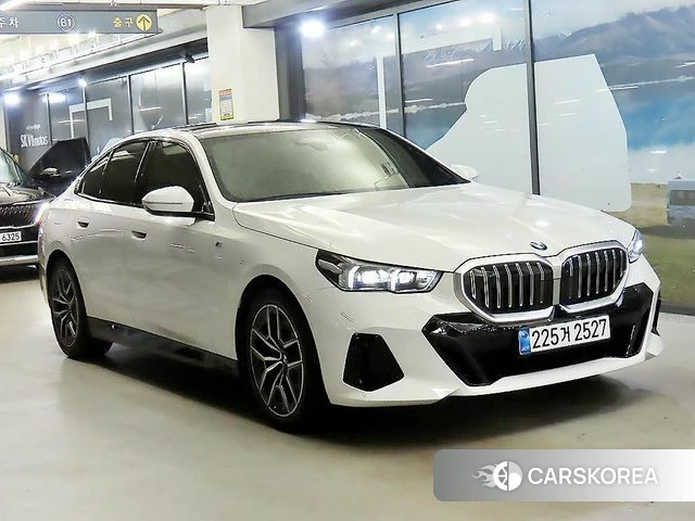 BMW 5 Series (G60) 2025 Белый из Кореи