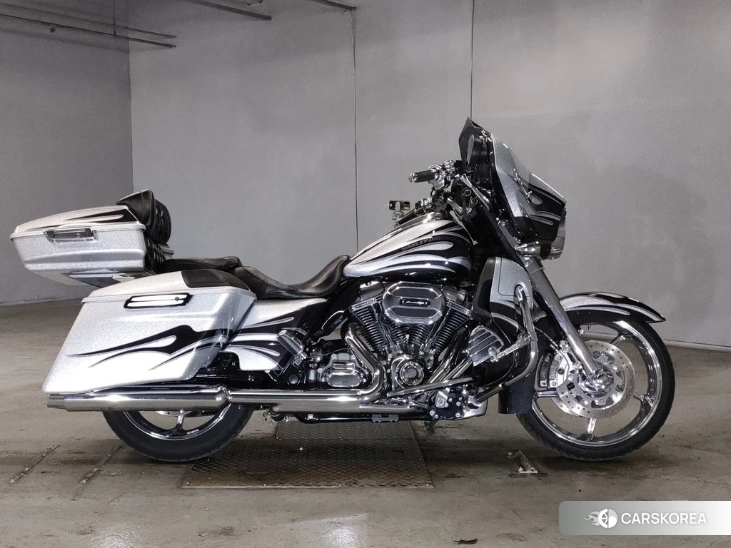 Проданный Harley-Davidson Street Glide FLHXSE1800 CVO 2015 из Японии, фото 2