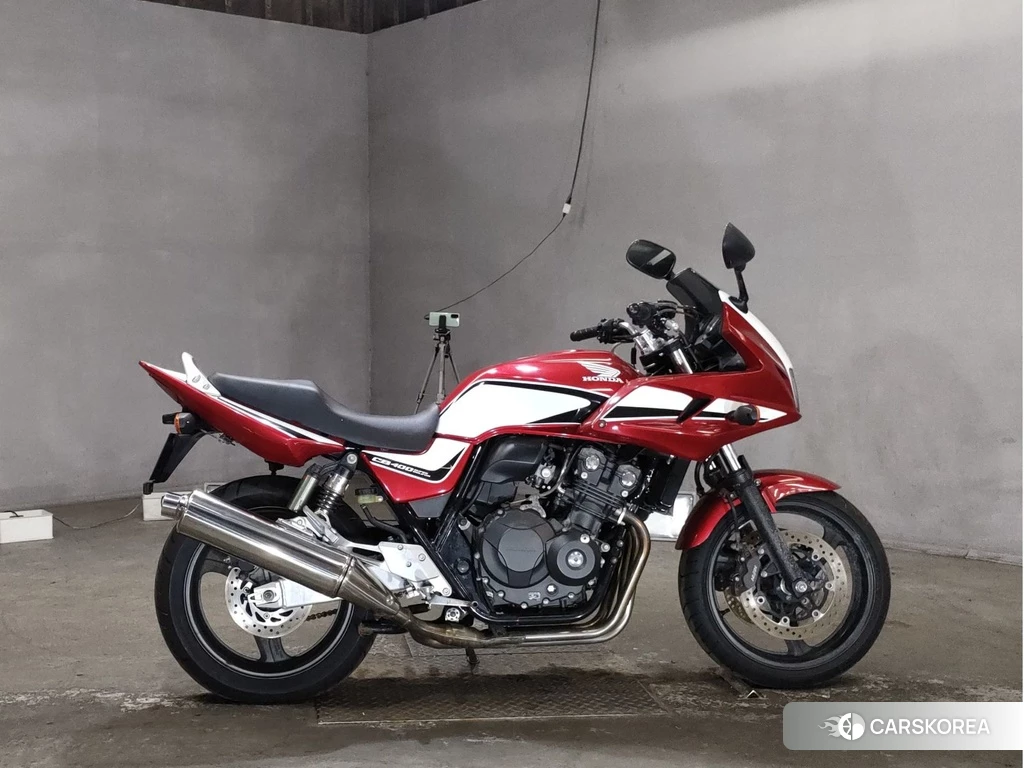 Проданный Honda CB400SF BOLDOR 2011 из Японии, фото 2