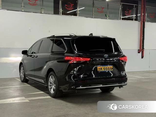 Toyota Saina 2022 Черный из Китая