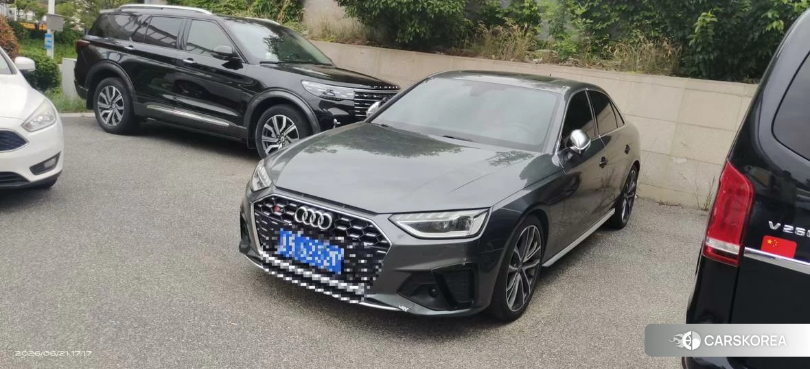 Audi S4 2020 Темно-серый из Китая