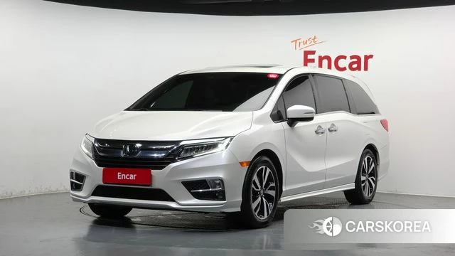 Honda Odyssey 2018 Белый из Кореи